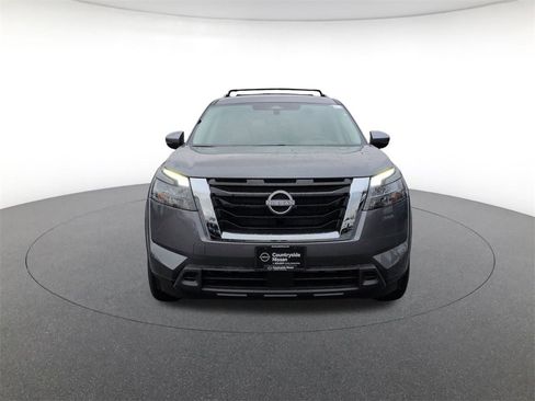 New 2025 Nissan Pathfinder SV image 2