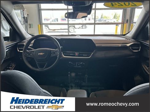Used 2024 Chevrolet TrailBlazer LS w/ LS Convenience Package AWD/4WD image 16