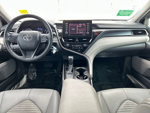 Used 2022 Toyota Camry SE image 6