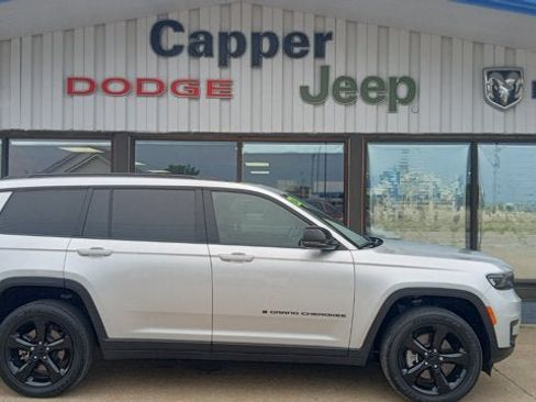 Used 2023 Jeep Grand Cherokee L Laredo AWD/4WD image 31