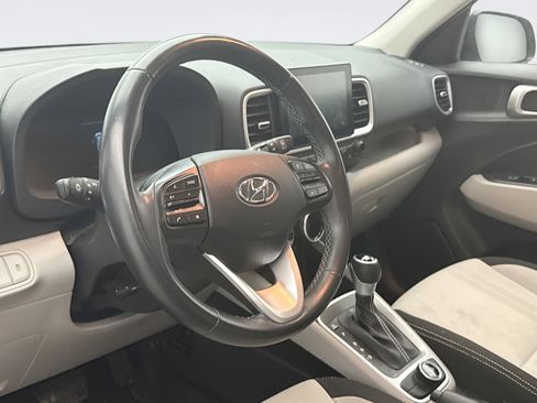 Used 2023 Hyundai Venue SEL image 7