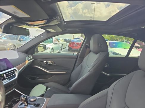 Used 2021 BMW 330i Sedan w/ M Sport Package image 22