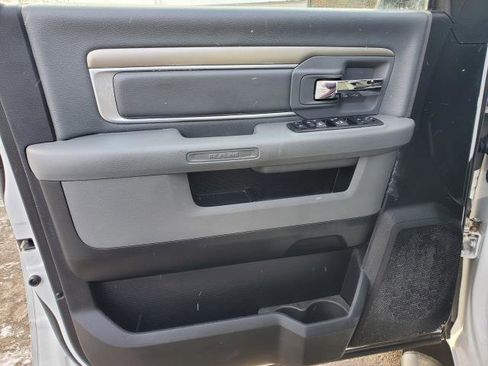 Used 2018 RAM 1500 SLT image 19