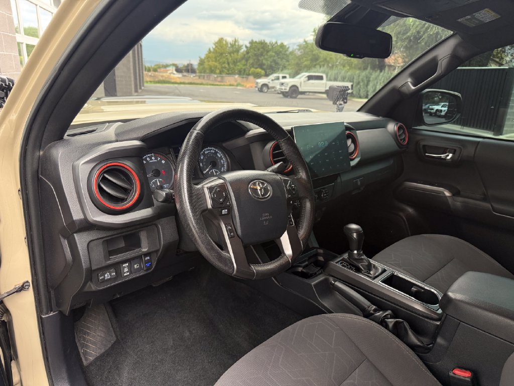 Used 2019 Toyota Tacoma TRD Sport w/ Technology Package AWD/4WD image 24