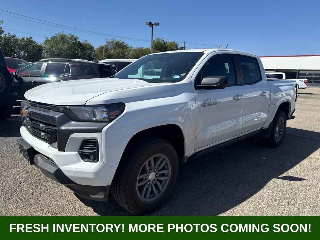 Used 2024 Chevrolet Colorado LT w/ LT Convenience Package II AWD/4WD image 5