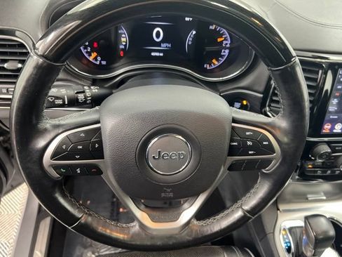 Used 2020 Jeep Grand Cherokee Overland AWD/4WD image 21