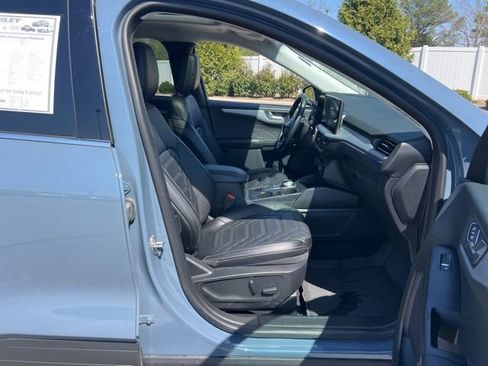 Used 2024 Ford Escape Platinum w/ Premium Technology Package image 37