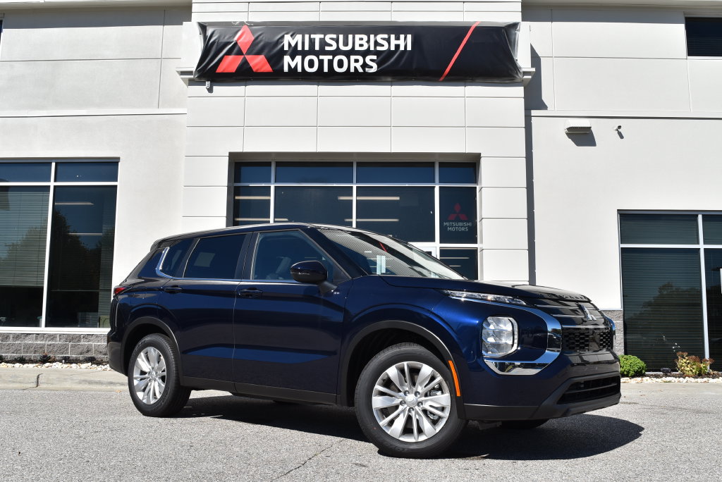 New 2026 Mitsubishi Outlander ES AWD/4WD image 1