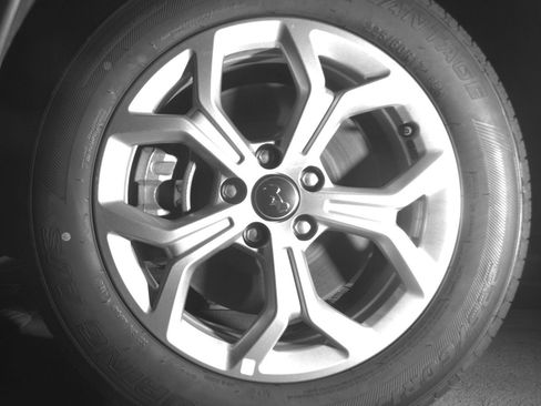 Used 2025 Jeep Compass Latitude image 12