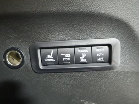 Used 2022 Chrysler Pacifica Pinnacle AWD/4WD image 16