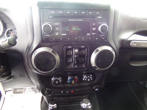 Used 2015 Jeep Wrangler Unlimited Sport w/ Quick Order Package 24S AWD/4WD image 38