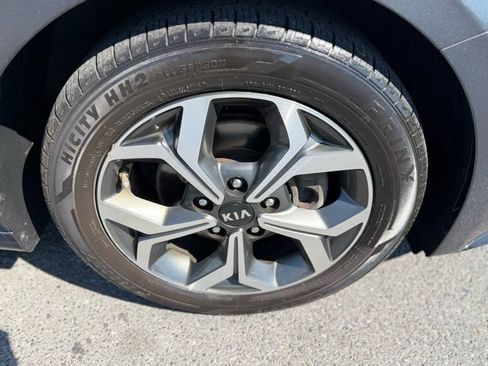 Used 2021 Kia Forte LXS FWD image 9