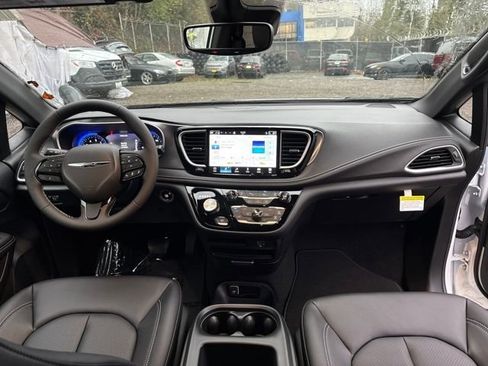 New 2026 Chrysler Pacifica Select w/ S Appearance Package image 11
