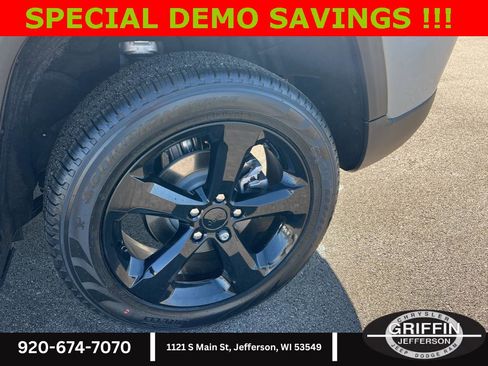 New 2025 Jeep Grand Cherokee Limited w/ Luxury Tech Group II image 6