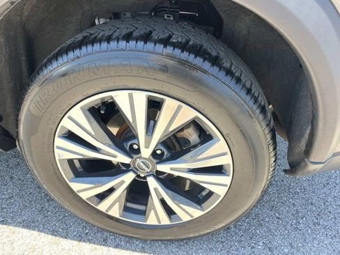 Used 2022 Nissan Rogue SV AWD/4WD image 11