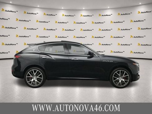 Used 2022 Maserati Levante GT AWD/4WD image 10