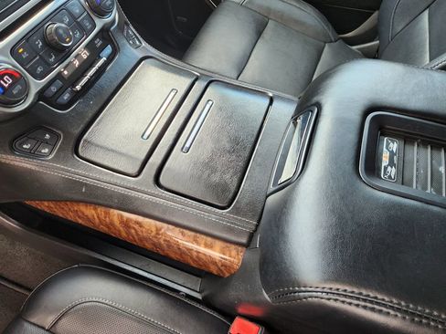 Used 2019 Chevrolet Suburban Premier RWD image 20