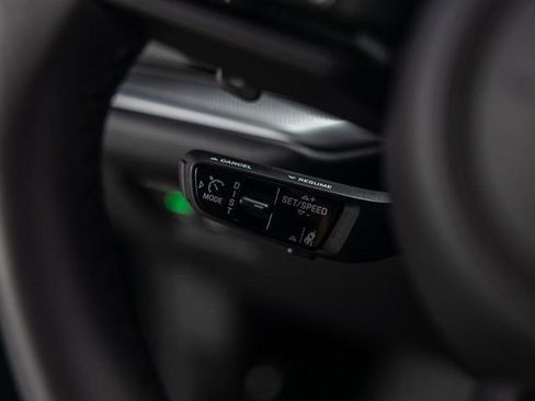 Certified 2025 Porsche Cayenne Coupe AWD/4WD image 47