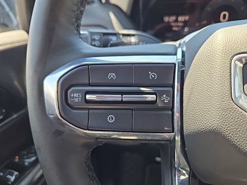Used 2025 GMC Yukon XL Denali AWD/4WD image 17