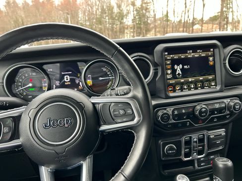 Used 2023 Jeep Wrangler Unlimited Sahara w/ Cold Weather Group AWD/4WD image 26