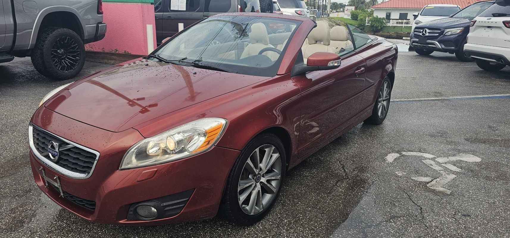 Used 2011 Volvo C70 T5 w/ Convenience Pkg FWD image 1