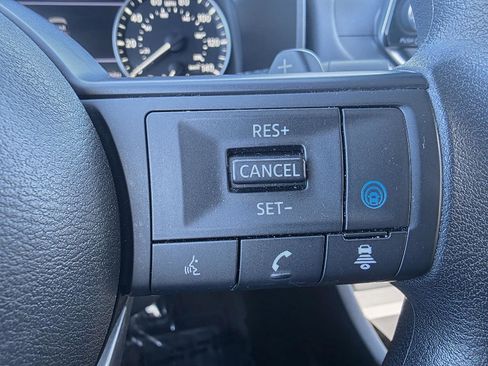 Used 2024 Nissan Rogue SV image 18