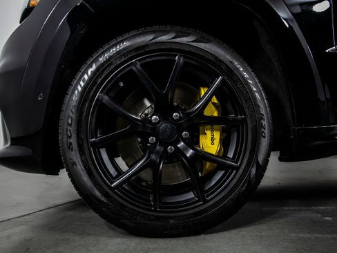 Used 2018 Jeep Grand Cherokee Trackhawk AWD/4WD image 8