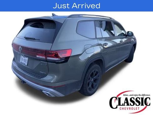 Used 2024 Volkswagen Atlas Peak Edition SEL image 16