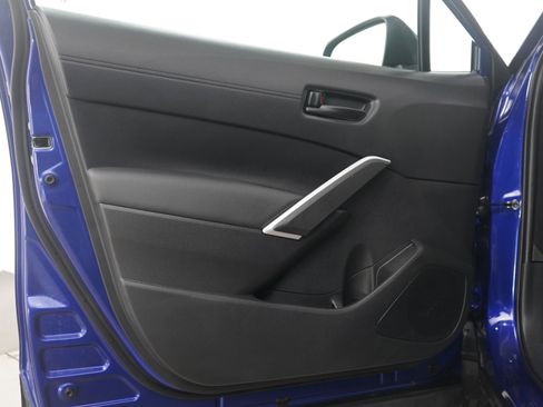 Used 2025 Toyota Corolla Cross LE image 19