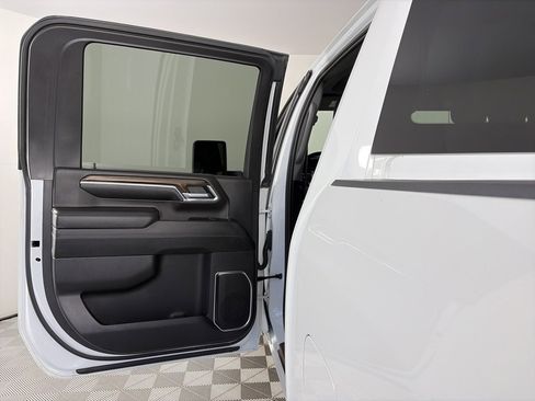 Used 2024 Chevrolet Silverado 3500 LT image 12