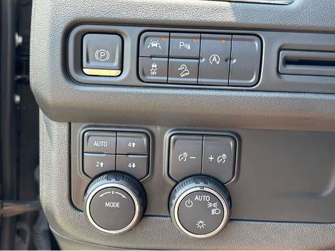 Used 2023 Chevrolet Tahoe Premier AWD/4WD image 29