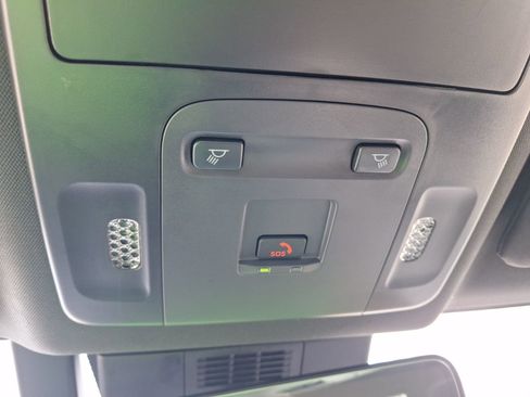 Used 2025 Toyota Camry SE w/ Convenience Package image 27