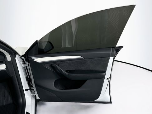 Used 2025 Tesla Model Y Long Range image 30