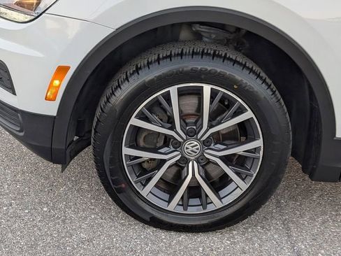 Used 2019 Volkswagen Tiguan SE w/ Panoramic Sunroof Package image 4