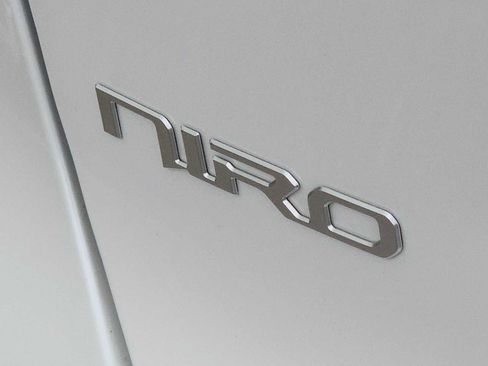 Used 2023 Kia Niro EX Touring FWD image 11