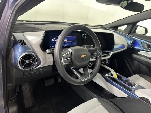 Used 2025 Chevrolet Equinox EV LT image 13