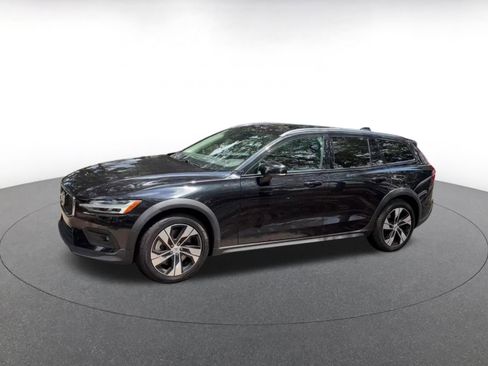 Used 2025 Volvo V60 B5 Cross Country Plus AWD/4WD image 8