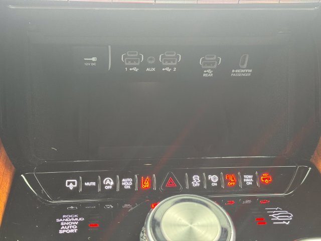 Used 2023 Jeep Grand Wagoneer L Series III w/ Rear Seat Video Group 1 AWD/4WD image 40