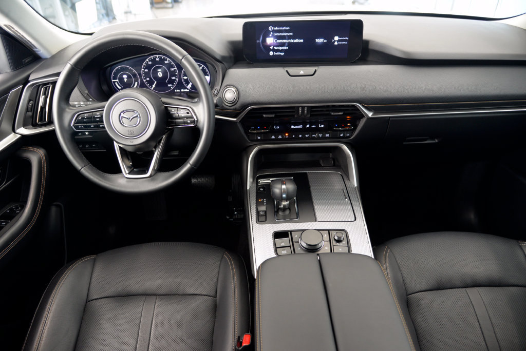 Certified 2024 MAZDA CX-90 Plug-In Hybrid w/ Premium Pkg AWD/4WD image 17