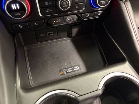 Used 2022 Chevrolet Suburban RST w/ Sport Performance Package image 28