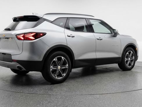 Used 2025 Chevrolet Blazer LT FWD image 9