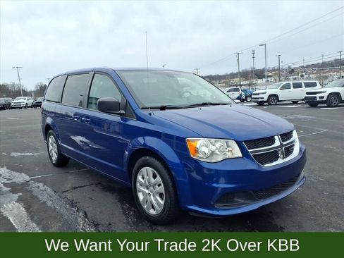 Used 2018 Dodge Grand Caravan SE w/ UConnect Hands-Free Group image 8