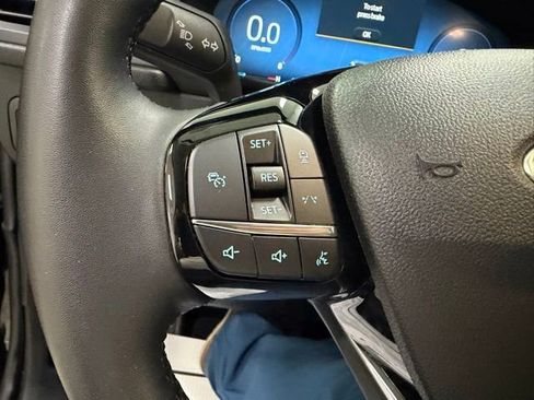 Used 2025 Ford Escape Platinum AWD/4WD image 18