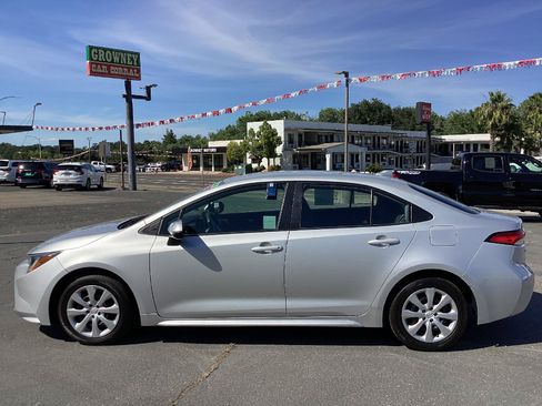 Used 2022 Toyota Corolla LE FWD image 6