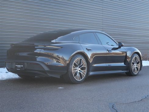 Used 2021 Porsche Taycan image 25