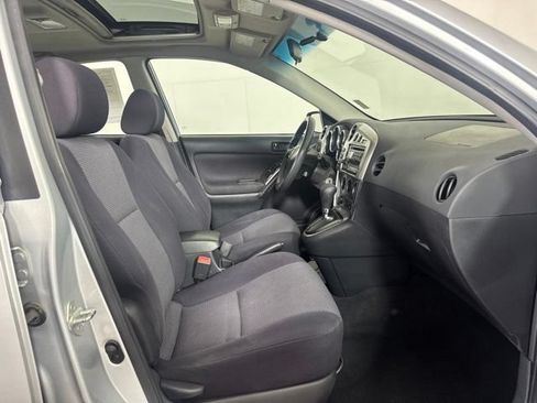 Used 2006 Pontiac Vibe w/ Preferred Package FWD image 4