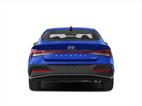 Used 2024 Hyundai Elantra Limited FWD image 5