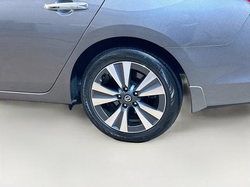 Used 2019 Nissan Sentra SL FWD image 7