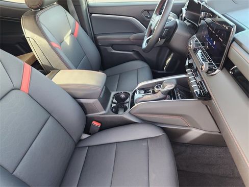 Used 2025 Chevrolet Colorado Z71 w/ Z71 Convenience Package 2 image 25