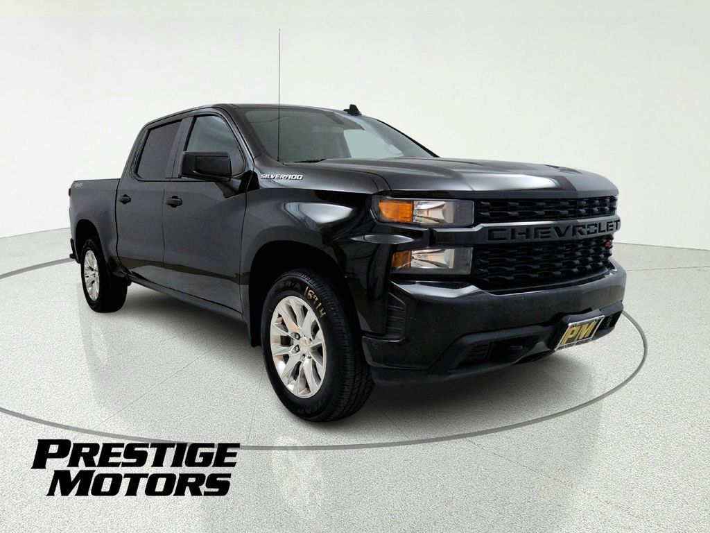 Used 2019 Chevrolet Silverado 1500 Custom w/ Custom Value Package AWD/4WD image 1